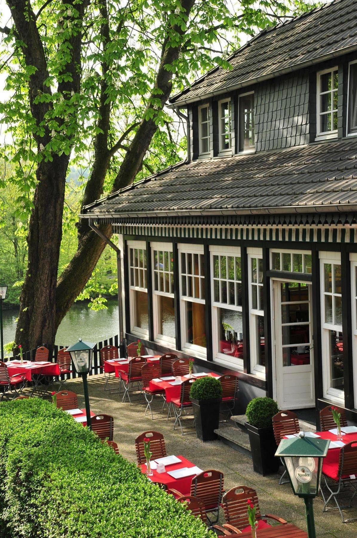 Hotel Am Ruhrufer Business & Golf ミュルハイム・アン・デア・ルール エクステリア 写真